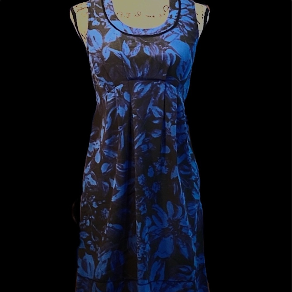 Tank sheath dress fitted blue Vera Wang size small 4 spring floral